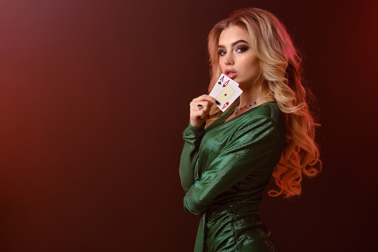 Permainan Sic Bo dengan tiga dadu di studio live astaga168